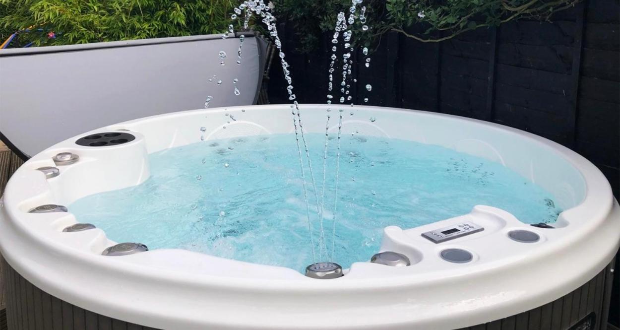 Marine Cottage - With Private Hot Tub Newbiggin-by-the-Sea Esterno foto